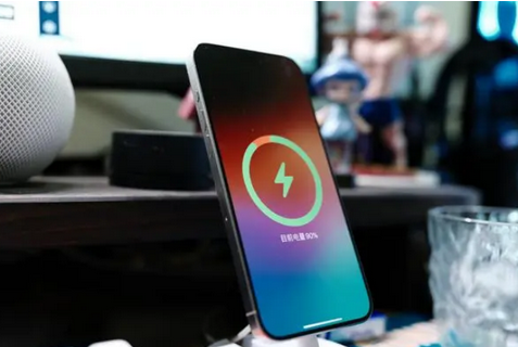 馆陶苹果15换屏服务分享用什么充电器给iPhone15充电更好 